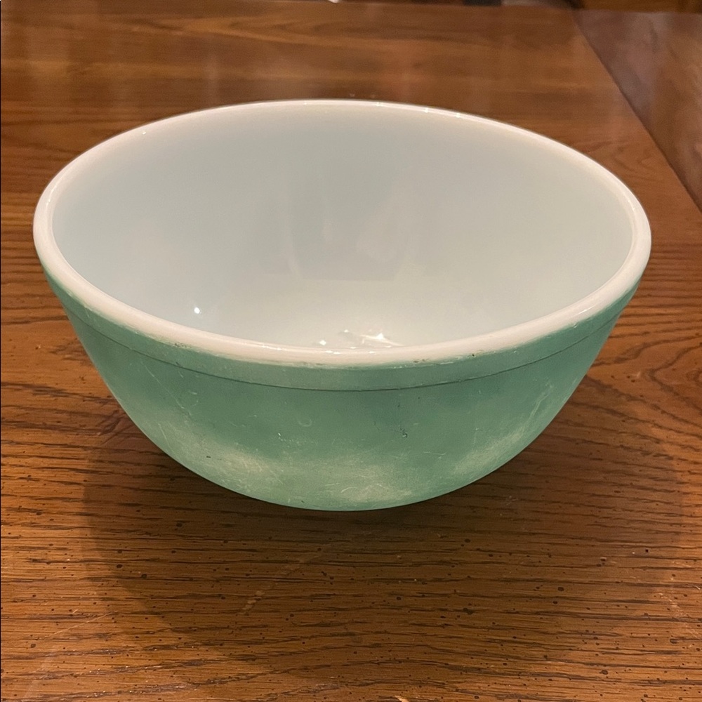 Vintage Pyrex Mint Green Mixing/Serving Bowl
